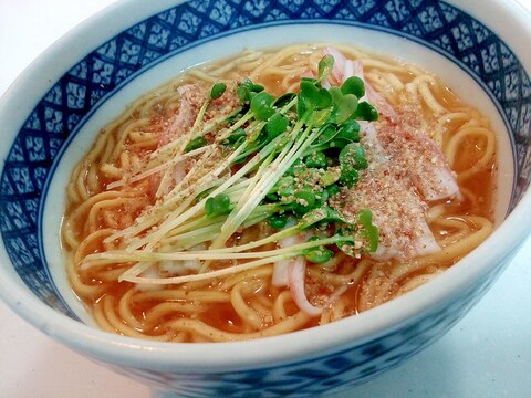 かにかまとかいわれ大根とえごまの味噌ラーメン